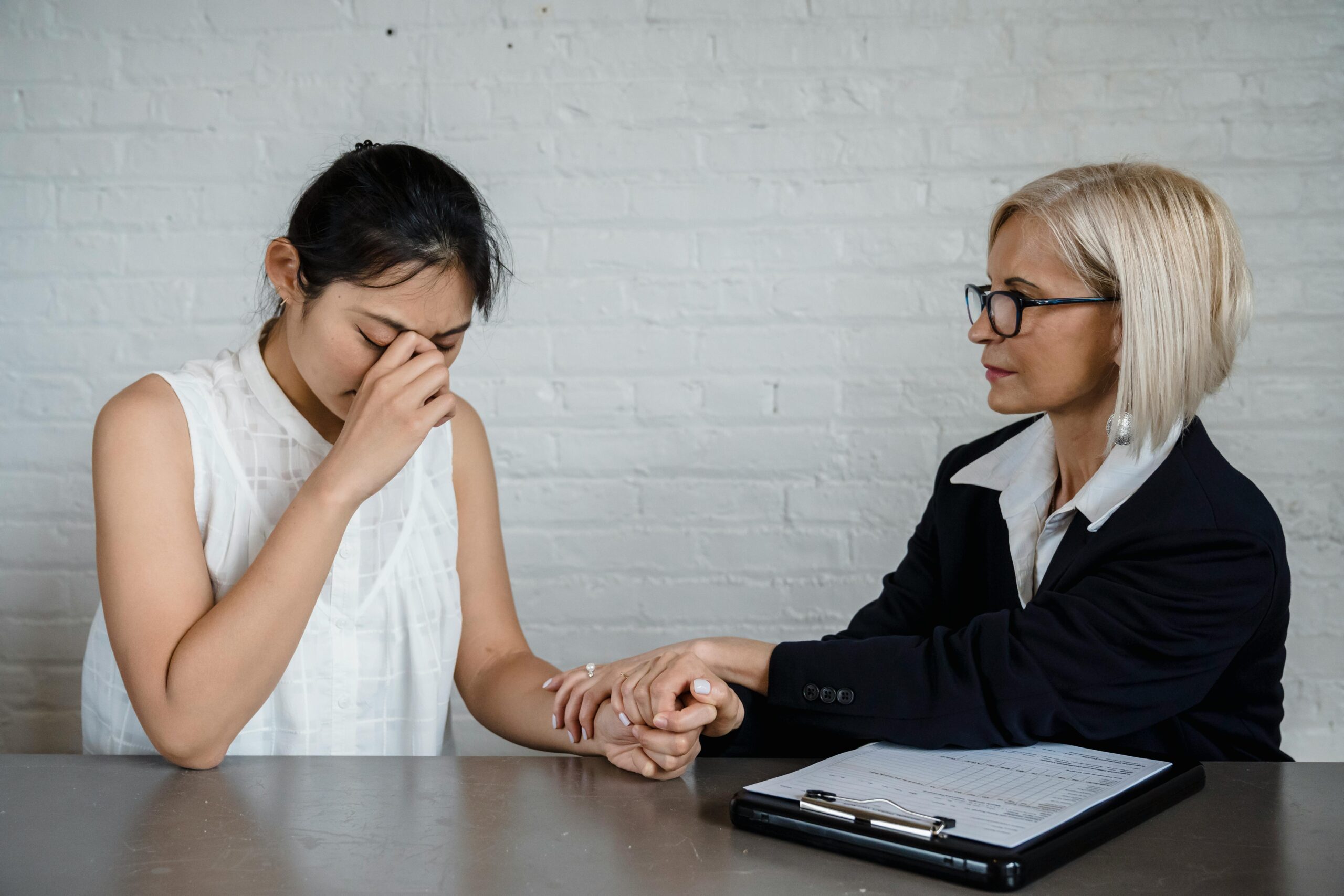 A forensic psychologist treating a patient