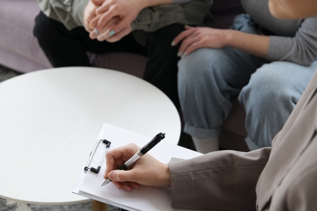 A couple consulting with a forensic psychologist