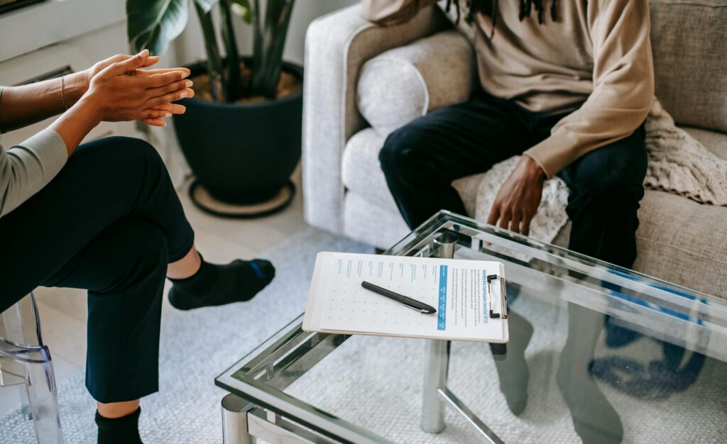 A forensic psychologist talking to a client