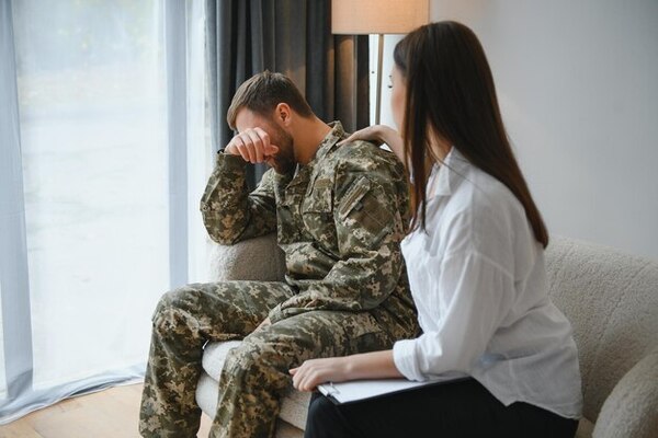 A therapist supporting the military veteran who is suffering from PTSD