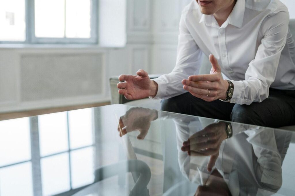 A man explaining his side to the psychologist