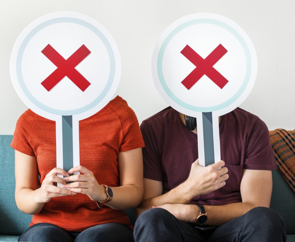 A woman talking to a person undergoing psychological evaluation.
