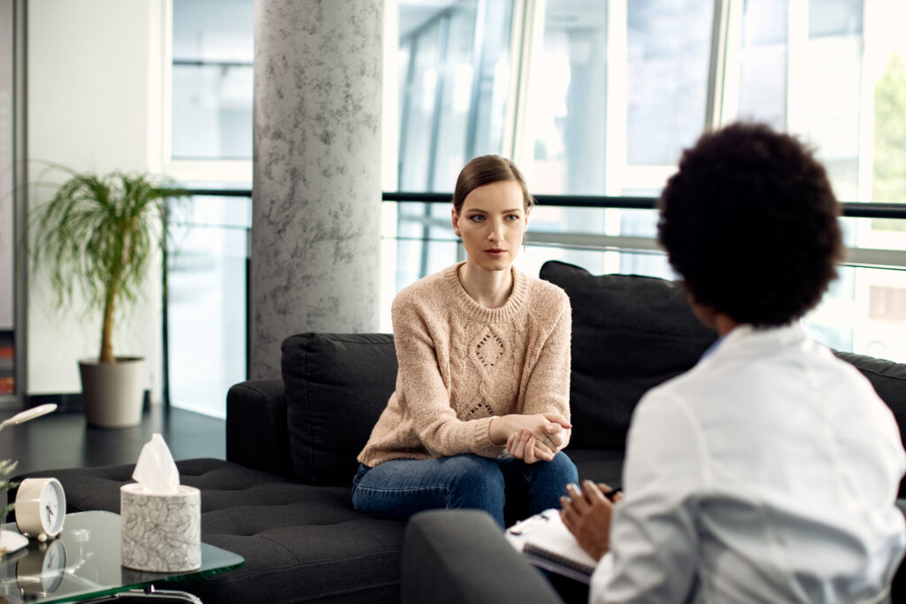 A mother opening up to the psychologist.